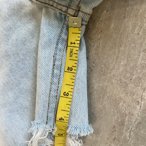 Vintage Levi’s cut off shorts - Picture 7 of 8